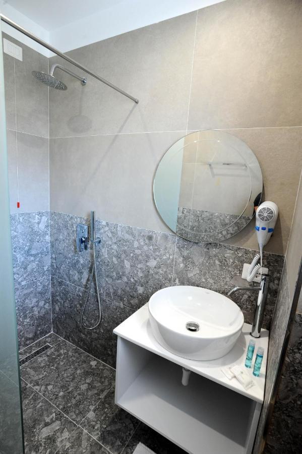Afrodite Suites Saranda Extérieur photo
